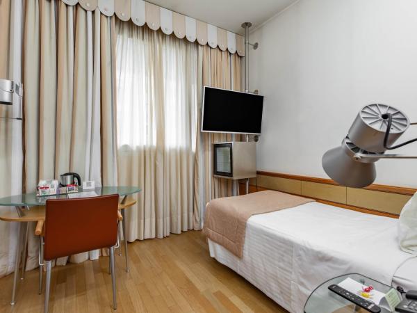 HOTIDAY Hotel Milano Turro : photo 3 de la chambre grande chambre simple 