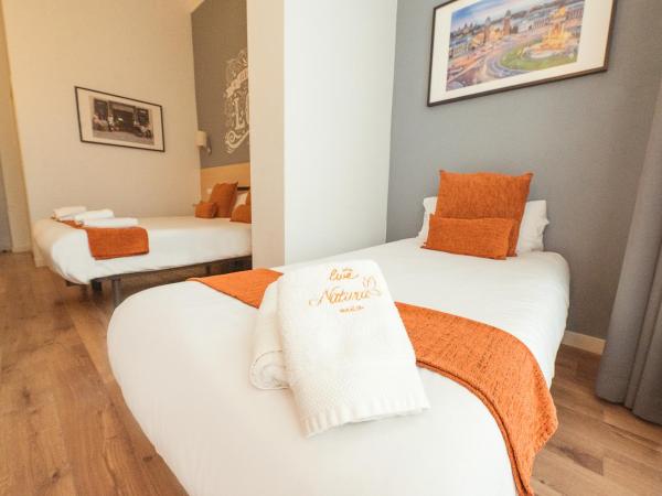 Hostal Live Natura Barcelona : photo 8 de la chambre chambre triple