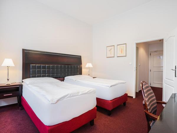 EA Hotel Tosca : photo 4 de la chambre chambre double ou lits jumeaux