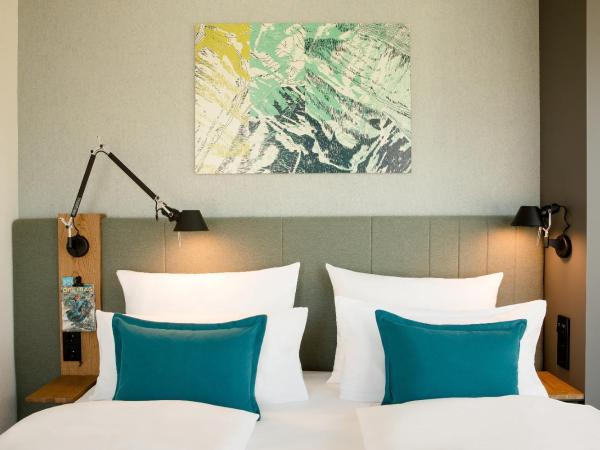 Motel One Innsbruck : photo 3 de la chambre chambre lit queen-size 