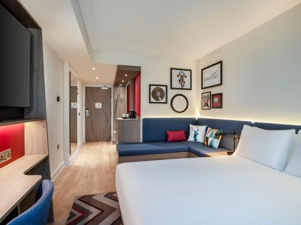 Hampton By Hilton London City : photo 7 de la chambre chambre familiale avec lit queen-size