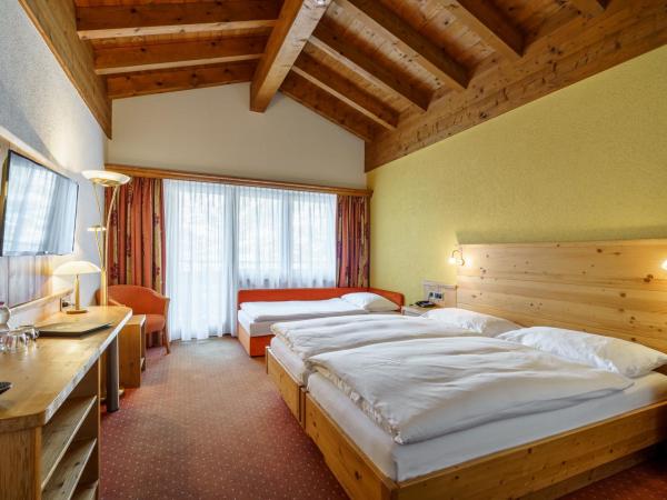 Hotel Alpenroyal : photo 6 de la chambre chambre triple avec balcon ou terrasse