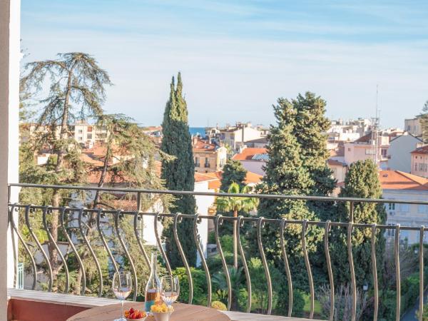 La Fabrique à Poupées - Chambres de charme au coeur de Menton : photo 4 de la chambre chambre double avec balcon