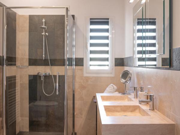 La Fabrique à Poupées - Chambres de charme au coeur de Menton : photo 5 de la chambre chambre double avec balcon