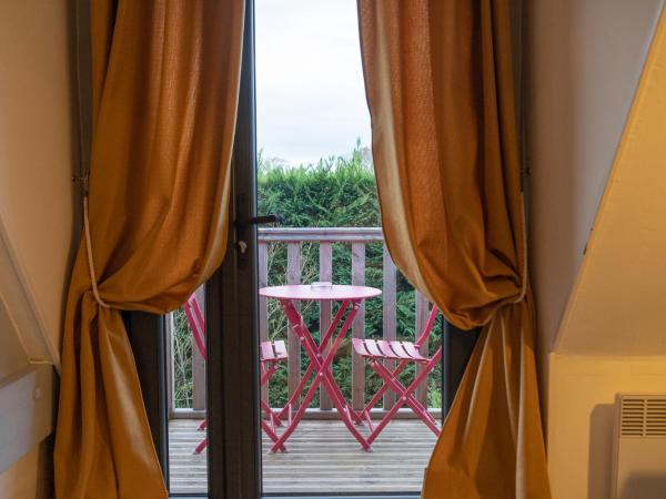 Les Terrasses de Saumur - Hôtel & Appartements - Restaurant & Spa (Logis) : photo 3 de la chambre chambre triple