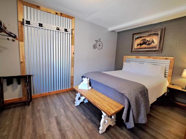 Buffalo Lodge Bicycle Resort - Amazing access to local trails & the Garden : photo 3 de la chambre suite lit queen-size deluxe
