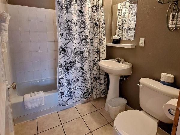 Buffalo Lodge Bicycle Resort - Amazing access to local trails & the Garden : photo 5 de la chambre suite lit queen-size deluxe