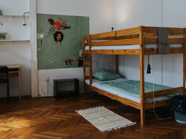 Nap Hostel Pécs : photo 2 de la chambre dortoir mixte de 10 lits