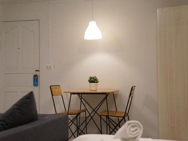 Viewplace Mansion Ladprao 130 : photo 6 de la chambre chambre double avec balcon (2 adultes + 1 enfant)