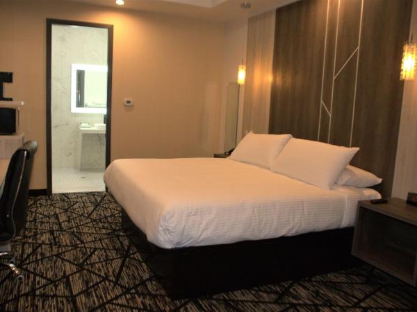 SureStay Hotel by Best Western Houston Southeast : photo 1 de la chambre chambre lit king-size avec douche à l'italienne - accessible aux personnes à mobilité réduite/non-fumeurs