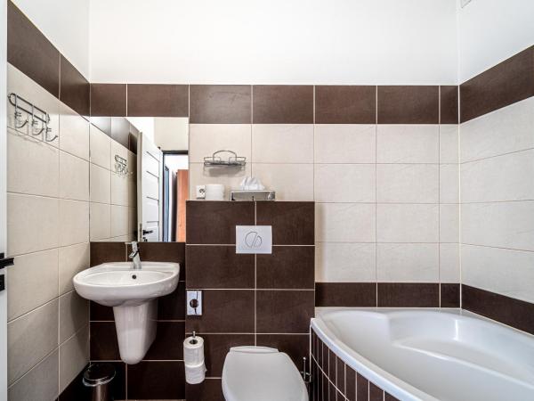 Hotel Fontána : photo 9 de la chambre chambre triple avec balcon