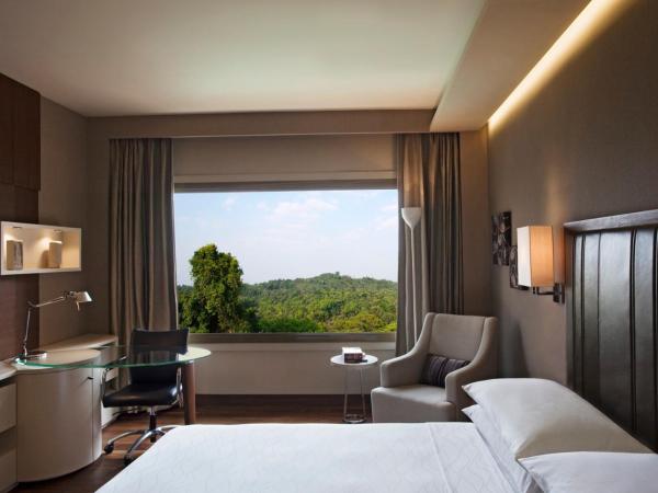 Hyatt Regency Delhi : photo 1 de la chambre chambre lit king-size - vue sur piscine