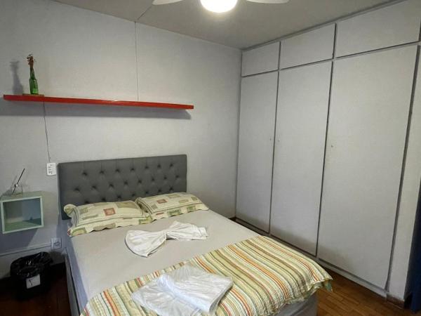 Da Orla Pampulha Hostel : photo 4 de la chambre chambre quadruple avec salle de bains commune