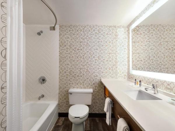 Holiday Inn Orlando International Airport, an IHG Hotel : photo 6 de la chambre chambre standard avec 2 lits queen-size