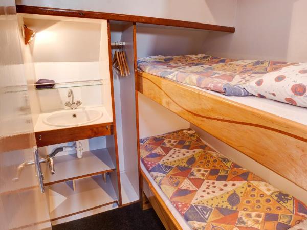 Panta Rhei Boatique Hotel : photo 1 de la chambre chambre quadruple avec salle de bains privative