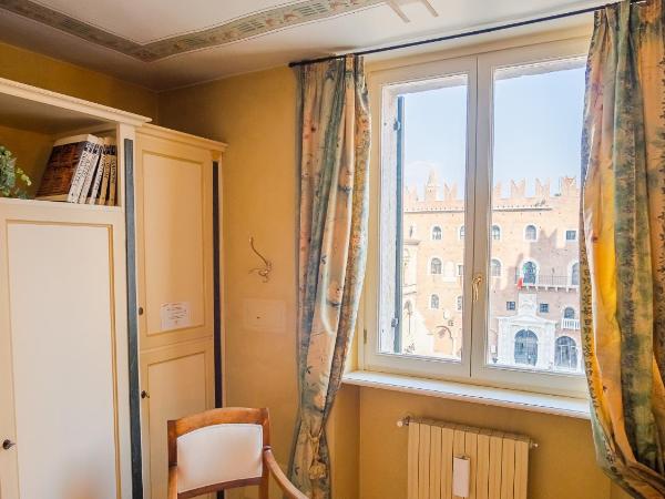 Domus Nova Palace - Italian Homing : photo 3 de la chambre chambre double – vue sur ville