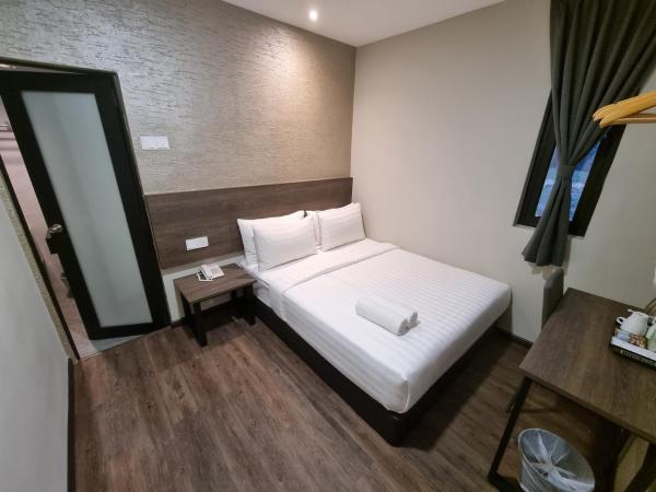 MIICO Hotel @ Mount Austin : photo 9 de la chambre chambre lit queen-size avec fenêtre