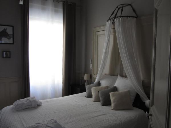 Chambre D'hôtes Les Epicuriens : photo 6 de la chambre chambre double cheval