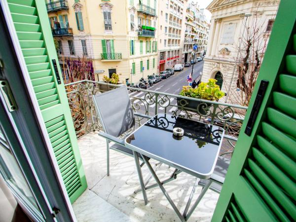 Hôtel Parisien : photo 9 de la chambre chambre double supérieure avec terrasse