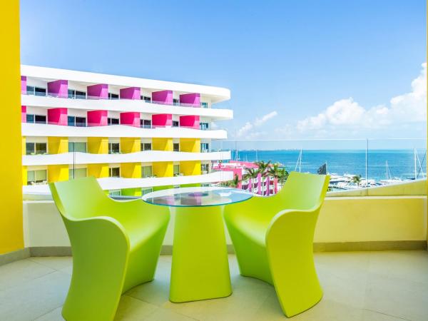 Temptation Cancun Resort - All Inclusive - Adults Only : photo 2 de la chambre hébergement tour de frappe - vue sur océan