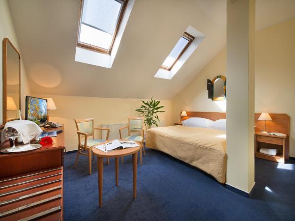 EA Hotel Tosca : photo 10 de la chambre chambre double ou lits jumeaux