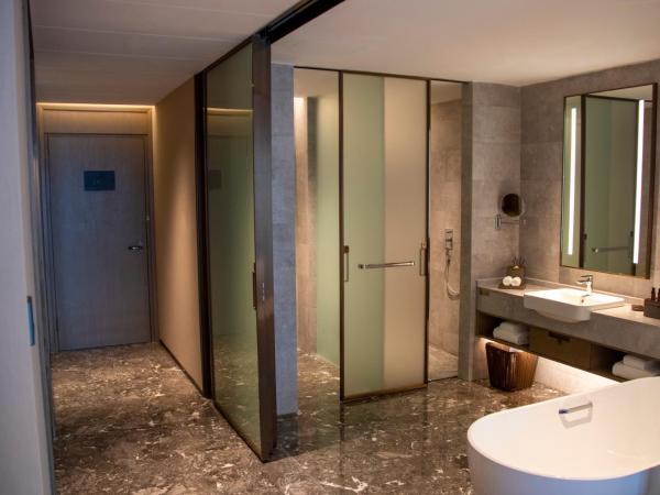 LN Dongfang Hotel Pazhou-Free Shuttle Buses and Registration Counter for Purchasing Agents during the Canton Fair : photo 6 de la chambre chambre lit king-size exécutive