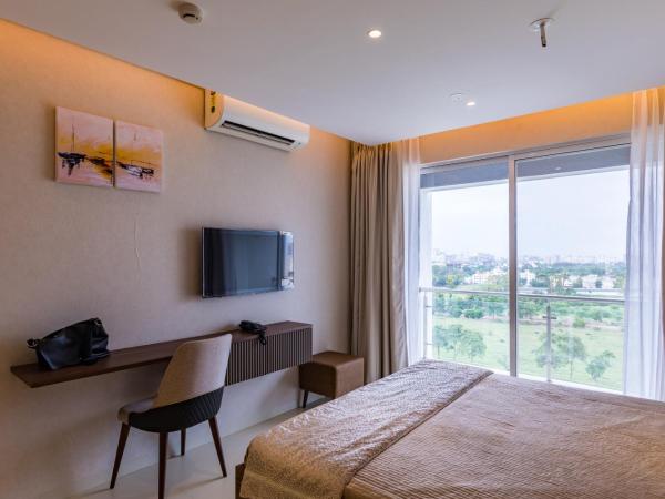 AR Suites Jewels Royale - Koregaon Park NX : photo 9 de la chambre studio avec balcon