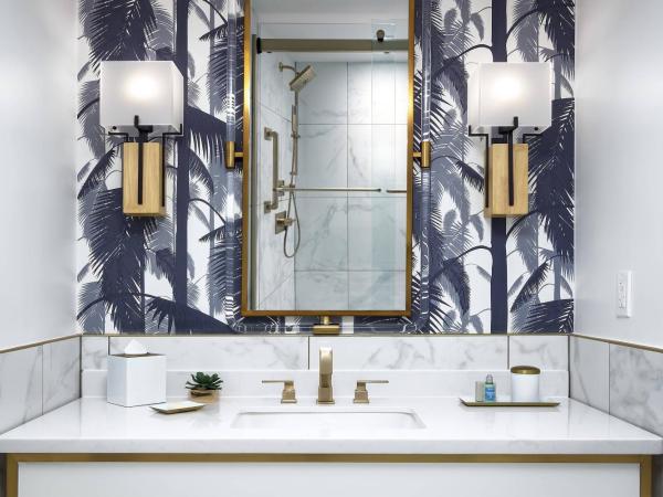 Cadillac Hotel & Beach Club, Autograph Collection : photo 2 de la chambre chambre lit king-size - vue sur ville