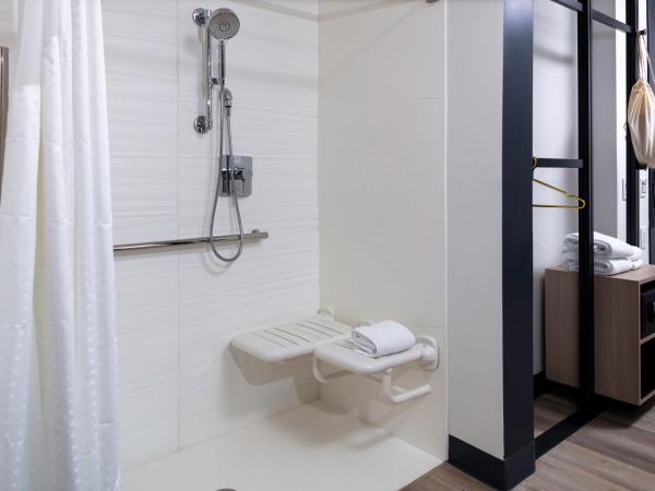 Aloft Orlando Lake Buena Vista : photo 6 de la chambre chambre plus spacieuse avec 2 lits queen-size