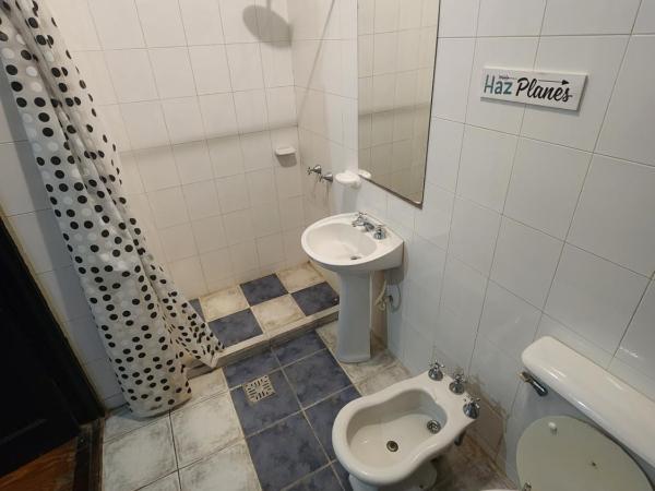 Rufino`s Guesthouse : photo 3 de la chambre chambre double avec salle de bains privative