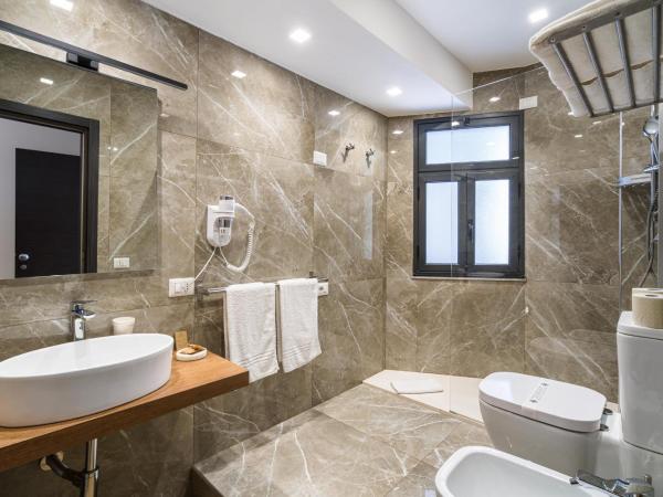 Taormina Palace Hotel : photo 8 de la chambre chambre double supérieure avec balcon - vue sur mer