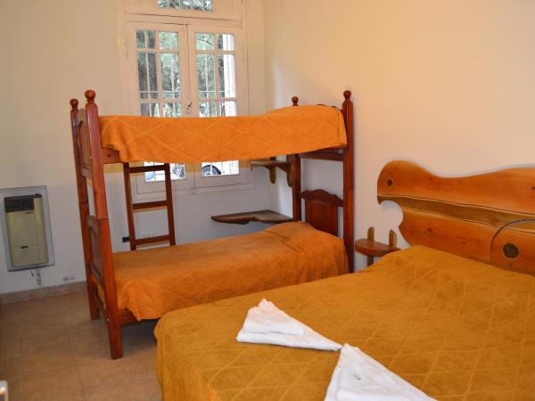 La Salamanca : photo 3 de la chambre chambre quadruple avec salle de bains privative