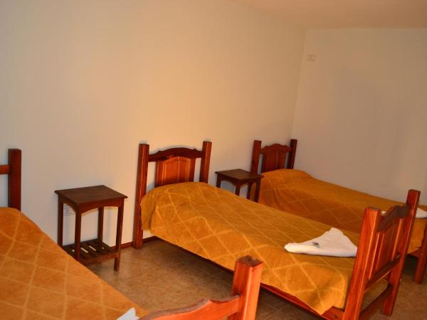 La Salamanca : photo 1 de la chambre chambre triple avec salle de bains privative