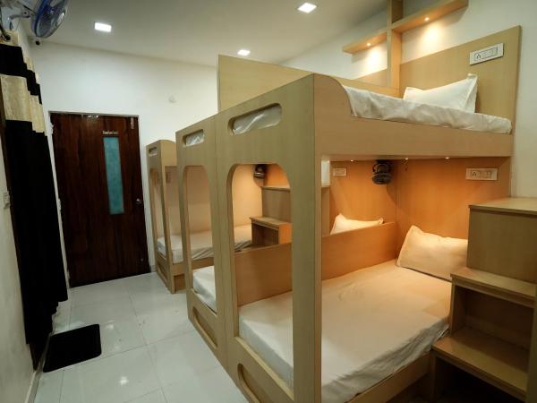 Shri Govindam Hotel : photo 2 de la chambre dortoir mixte de 8 lits