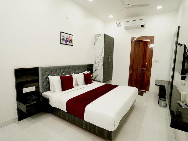 Shri Govindam Hotel : photo 1 de la chambre chambre double deluxe avec baignoire