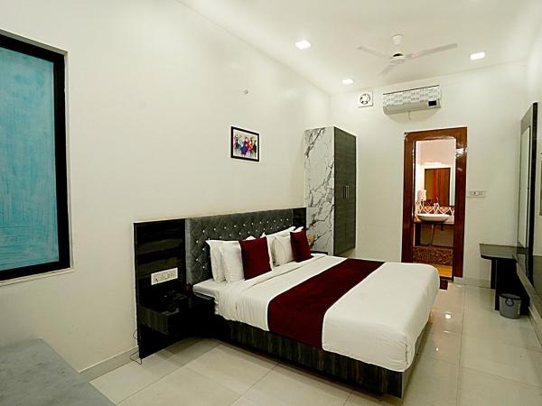 Shri Govindam Hotel : photo 7 de la chambre chambre double deluxe avec baignoire