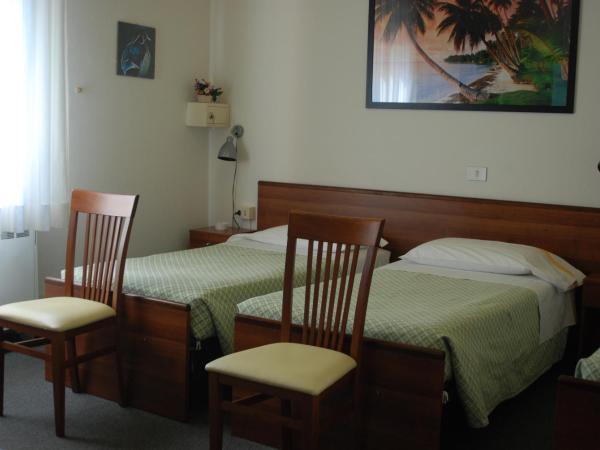 Hotel Tuscolano : photo 1 de la chambre chambre triple