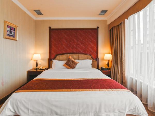 Royal Plaza Hotel : photo 5 de la chambre chambre lit king-size supérieure