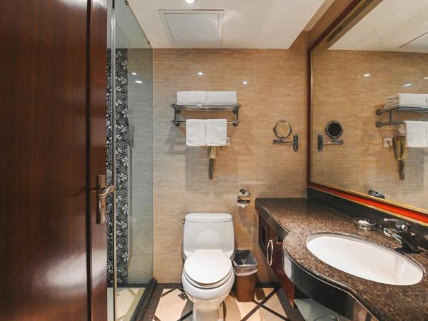 Royal Plaza Hotel : photo 9 de la chambre chambre lit king-size supérieure