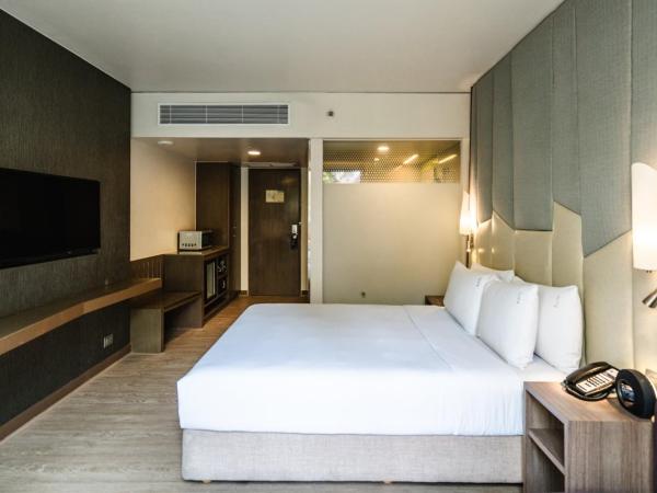 Holiday Inn Express Bangkok Sukhumvit 11, an IHG Hotel : photo 7 de la chambre chambre lit queen-size standard avec balcon - accessible aux personnes à mobilité réduite