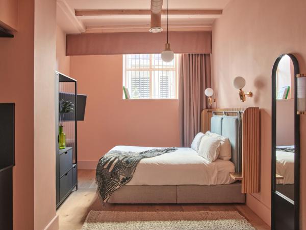 Whitworth Locke : photo 1 de la chambre studio sous-sol