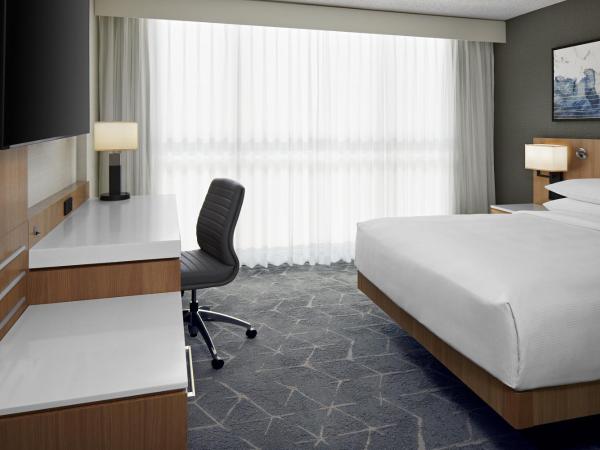 Delta Hotels Calgary Airport In-Terminal : photo 2 de la chambre chambre lit queen-size 
