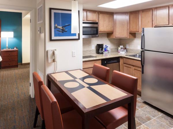 Residence Inn by Marriott Seattle Downtown/Lake Union : photo 1 de la chambre suite 2 chambres avec balcon