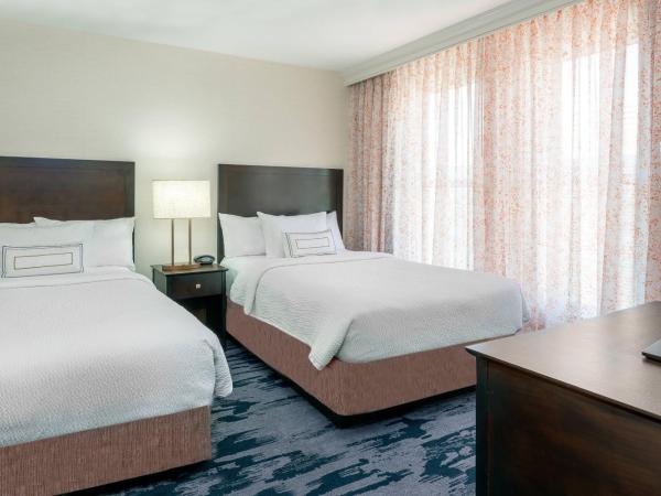 Fairfield Inn & Suites by Marriott Atlanta Downtown : photo 2 de la chambre suite avec 2 lits doubles, canapé-lit et salon