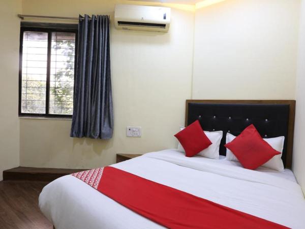 Hotel Crown Near Nesco Center-Oberoi Mall Goregaon East : photo 1 de la chambre chambre double