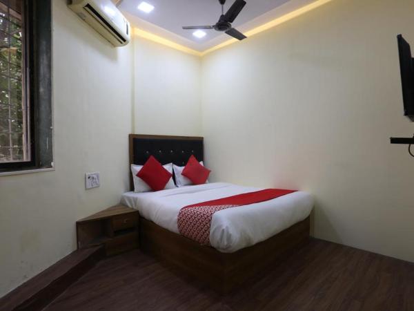 Hotel Crown Near Nesco Center-Oberoi Mall Goregaon East : photo 5 de la chambre chambre double