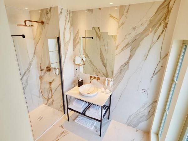 La Licorne Hotel & Spa Troyes MGallery : photo 3 de la chambre chambre de luxe avec grand lit