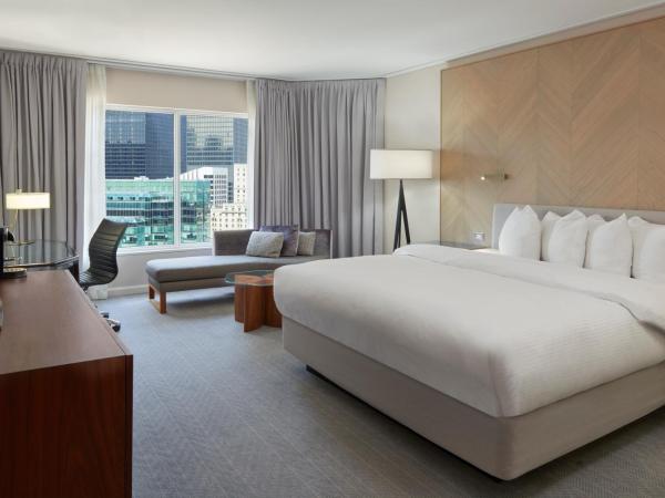 InterContinental Toronto Centre, an IHG Hotel : photo 1 de la chambre chambre lit king-size premium