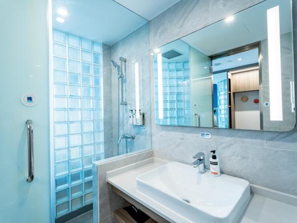 Holiday Inn Express Shanghai Jinqiao Central, an IHG Hotel : photo 1 de la chambre chambre standard lit queen-size