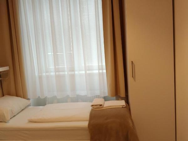 CH-Hotel Luka Budget : photo 7 de la chambre chambre double Économique